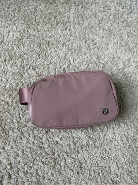lululemon Everywhere Belt Bag - Twilight Rose